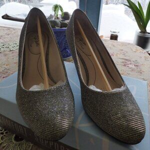 LIFE STRIDE ROCKABILLY PIN UP GOTH VAMPIRE SILVER PUMPS 3 INCH HEELS 9M